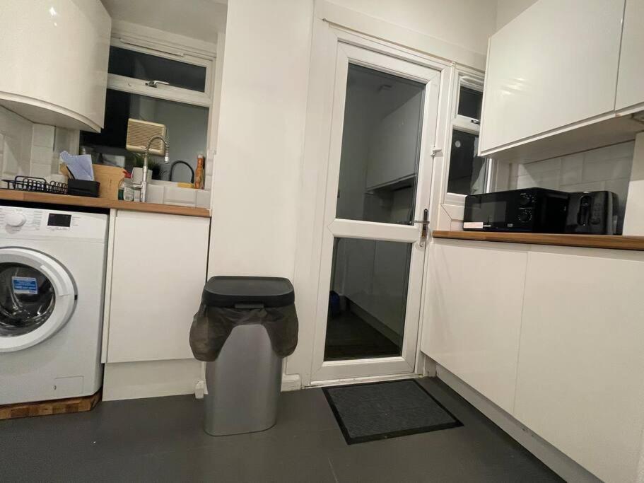 Tooting Lodge London - Cosy 2 Bedroom House With Garden, 5 Mins Walk To Tube Station Buitenkant foto