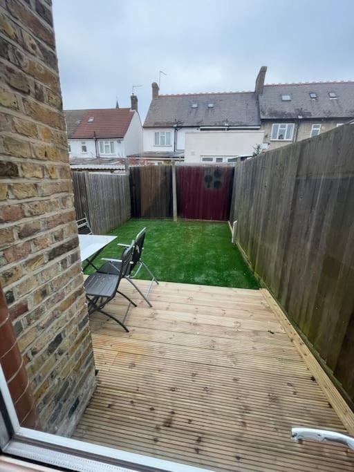 Tooting Lodge London - Cosy 2 Bedroom House With Garden, 5 Mins Walk To Tube Station Buitenkant foto