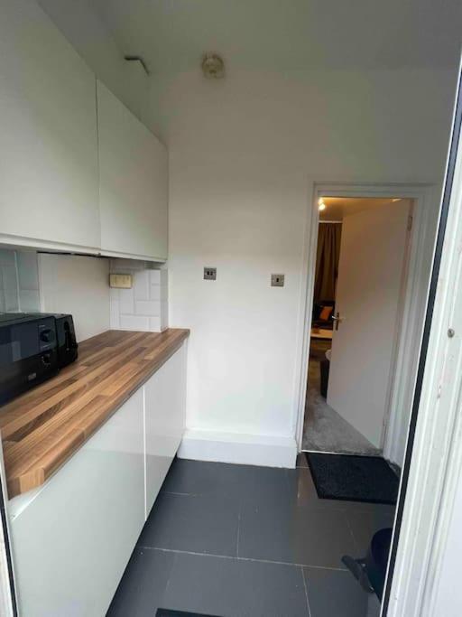 Tooting Lodge London - Cosy 2 Bedroom House With Garden, 5 Mins Walk To Tube Station Buitenkant foto