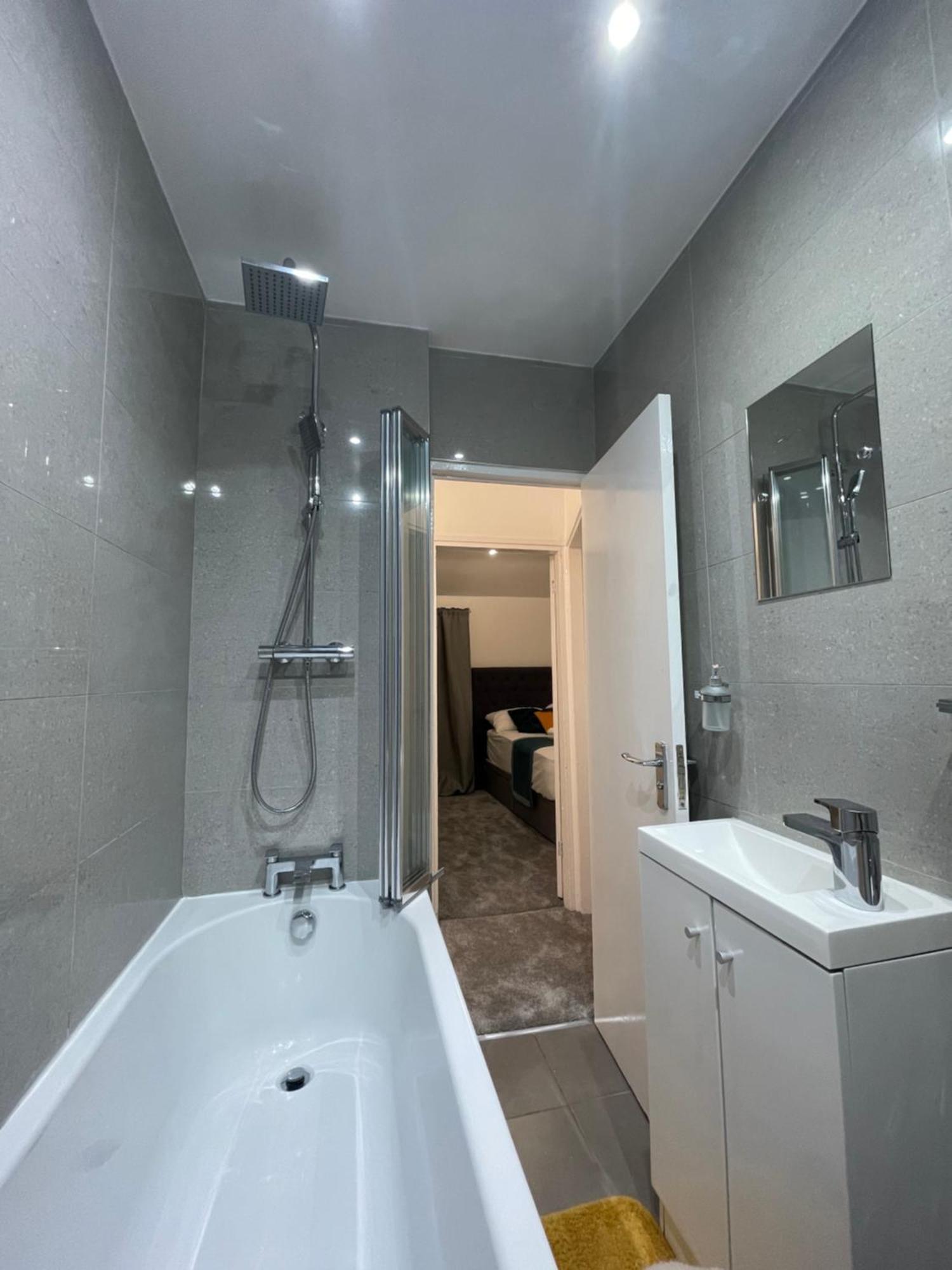 Tooting Lodge London - Cosy 2 Bedroom House With Garden, 5 Mins Walk To Tube Station Buitenkant foto