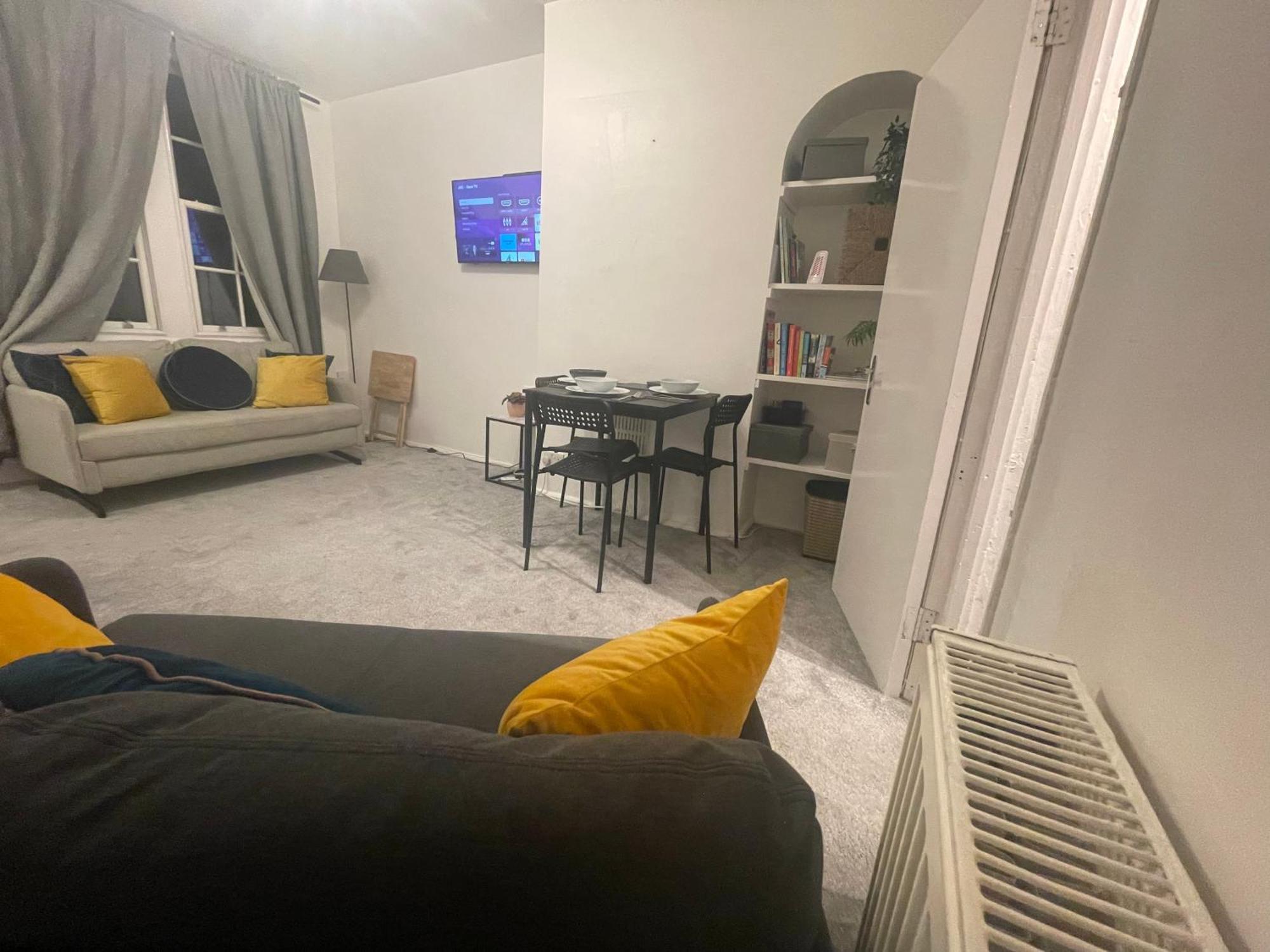 Tooting Lodge London - Cosy 2 Bedroom House With Garden, 5 Mins Walk To Tube Station Buitenkant foto